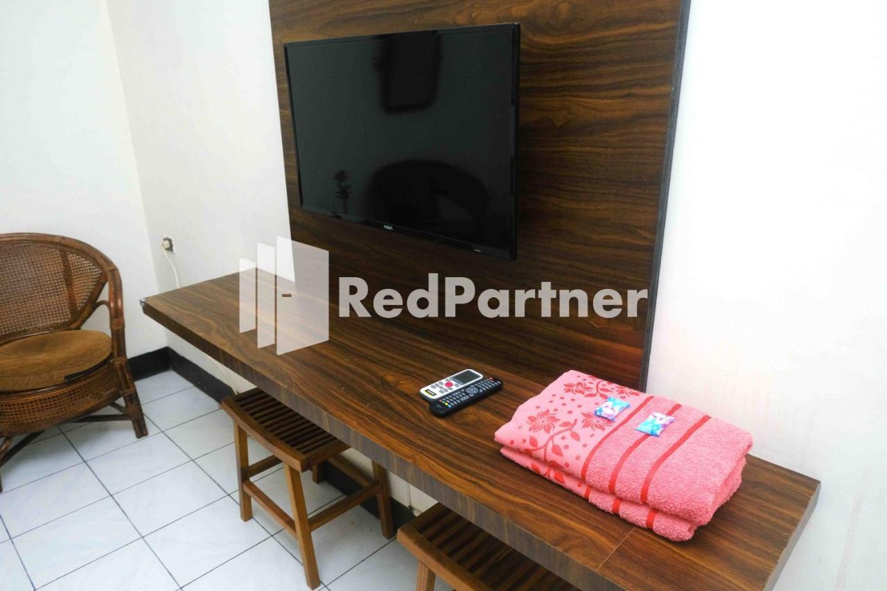 Hotel Transit 1 Makassar Redpartner Exterior photo
