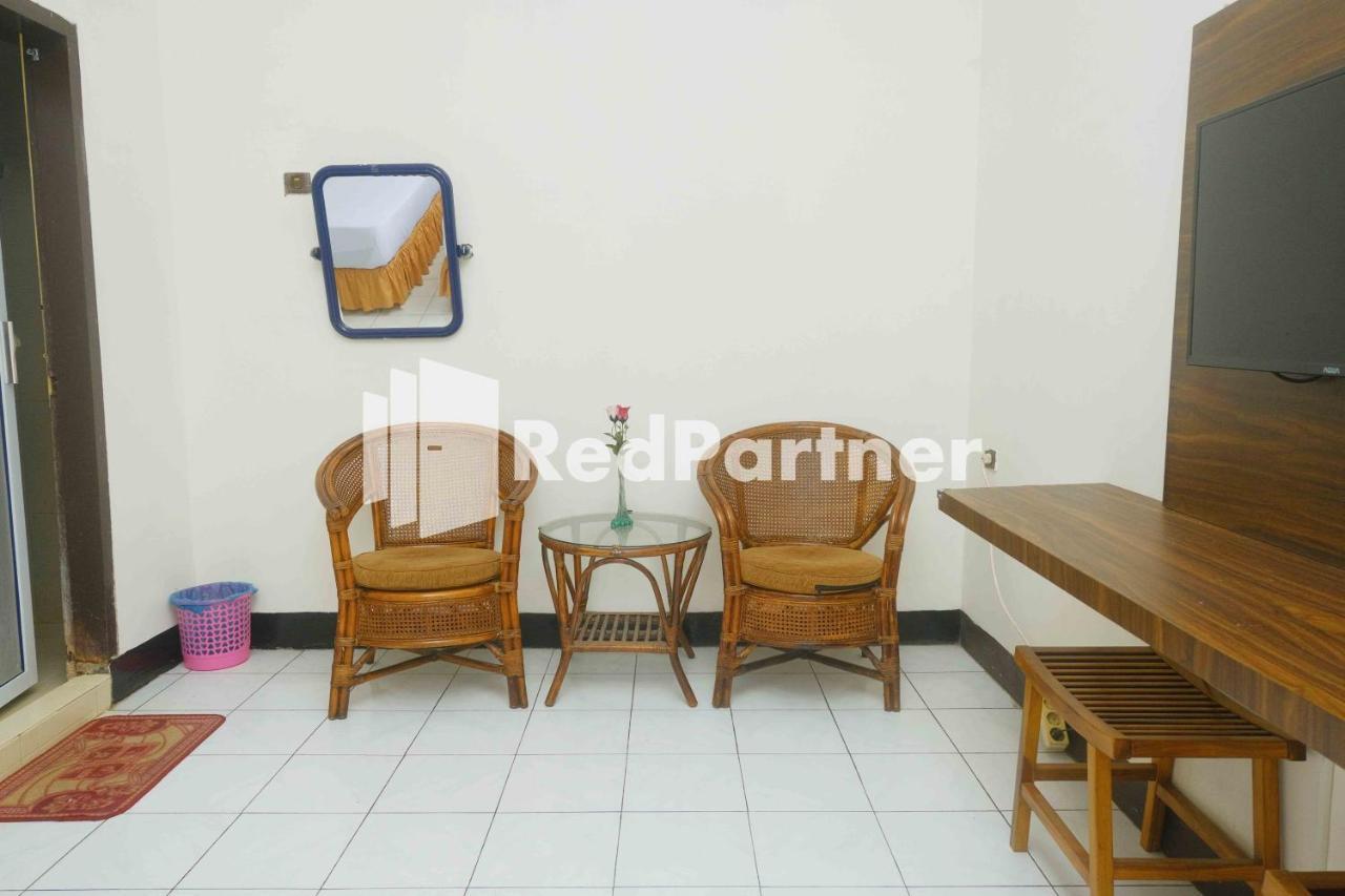 Hotel Transit 1 Makassar Redpartner Exterior photo