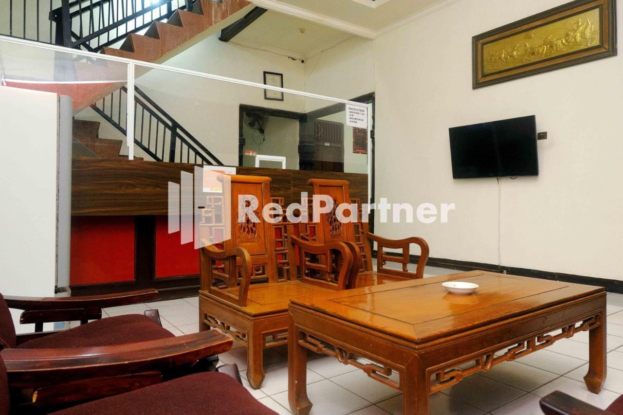 Hotel Transit 1 Makassar Redpartner Exterior photo