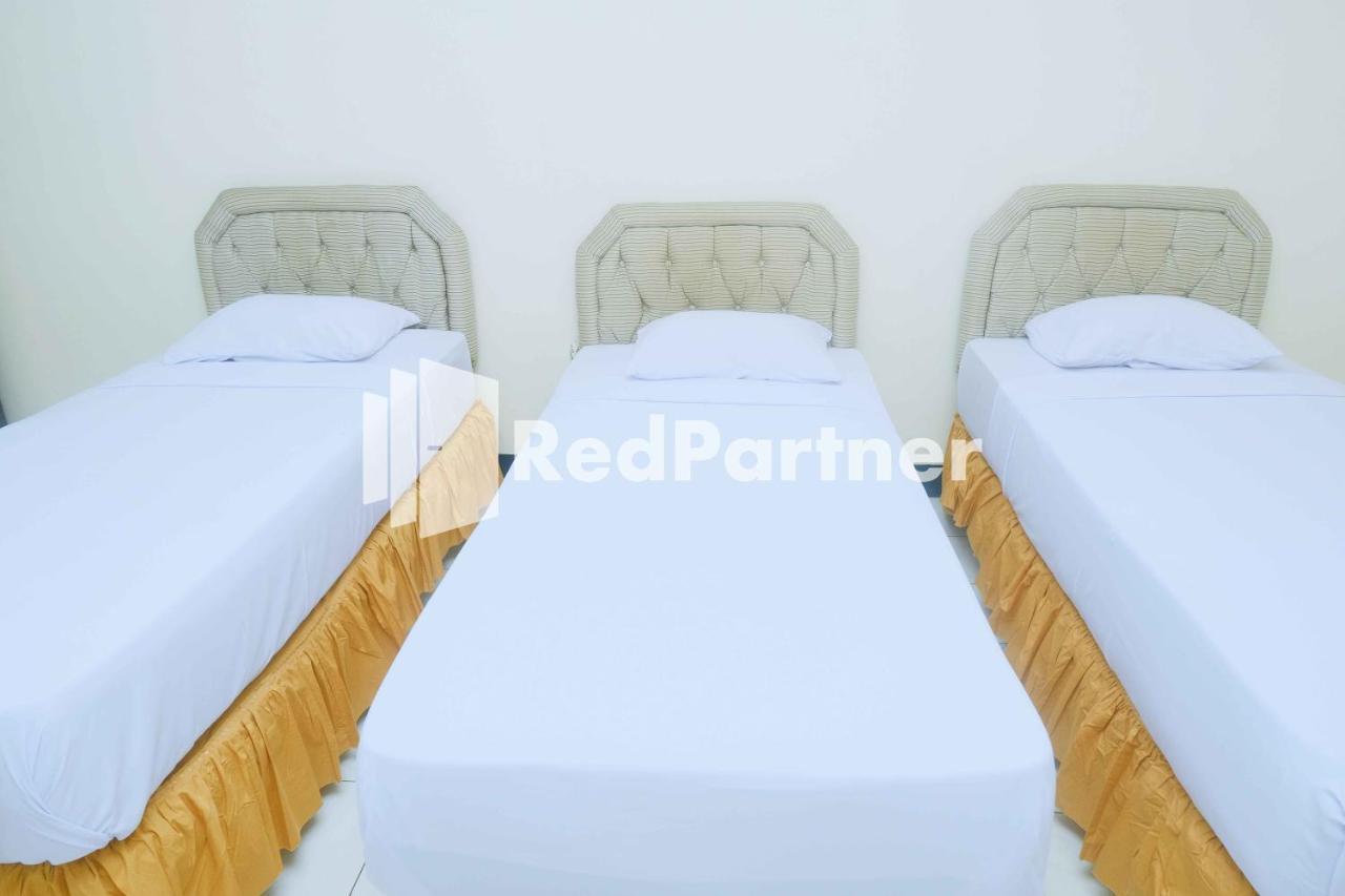 Hotel Transit 1 Makassar Redpartner Exterior photo