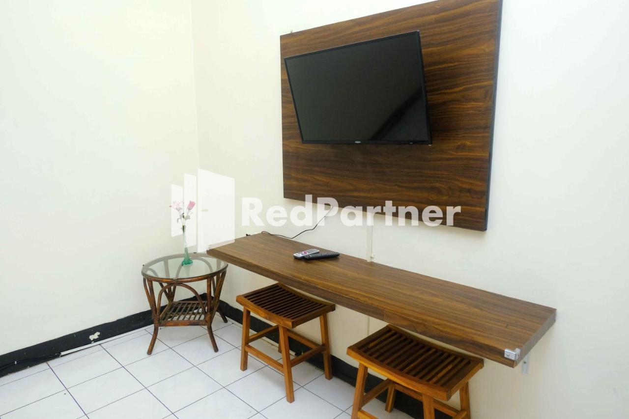Hotel Transit 1 Makassar Redpartner Exterior photo
