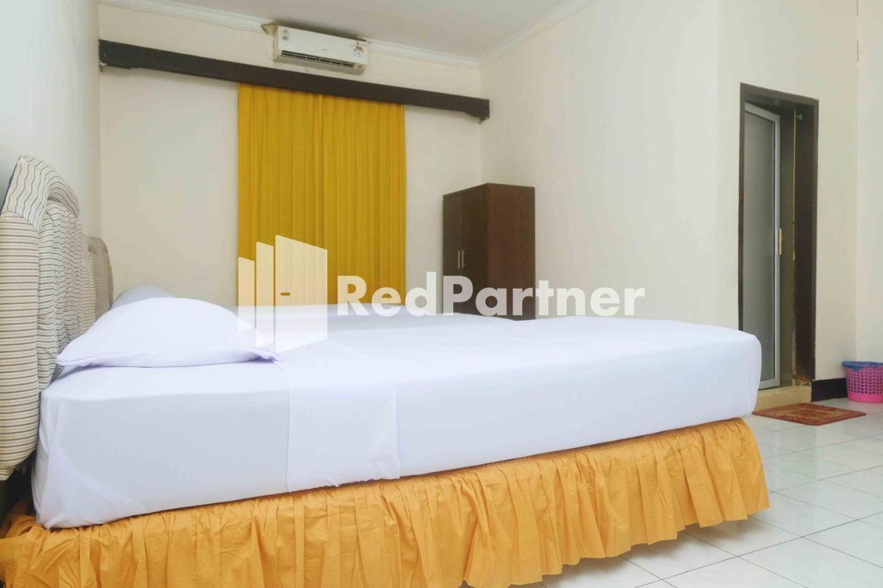 Hotel Transit 1 Makassar Redpartner Exterior photo