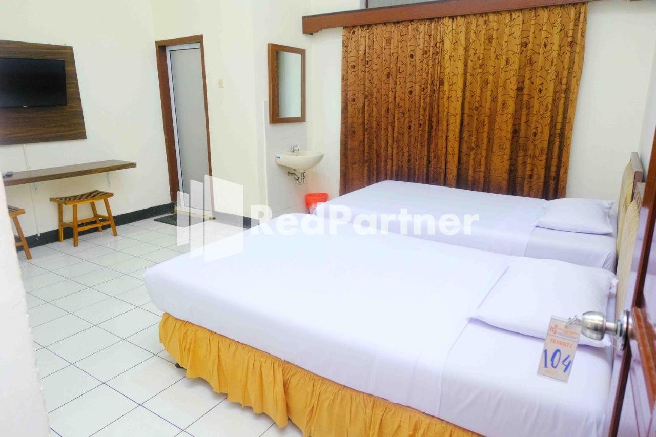 Hotel Transit 1 Makassar Redpartner Exterior photo