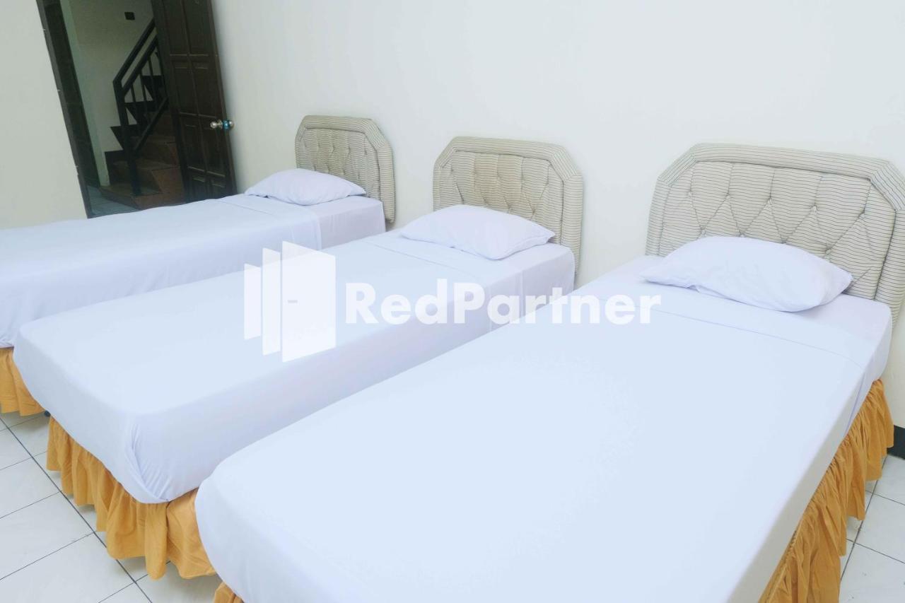 Hotel Transit 1 Makassar Redpartner Exterior photo